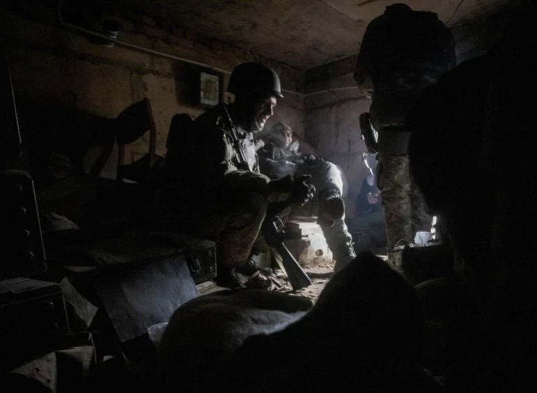 Binh sĩ Ukraine ở TP Bakhmut (tỉnh Donetsk). Ảnh: REUTERS Binh sĩ Ukraine ở TP Bakhmut (tỉnh Donetsk). Ảnh: REUTERS