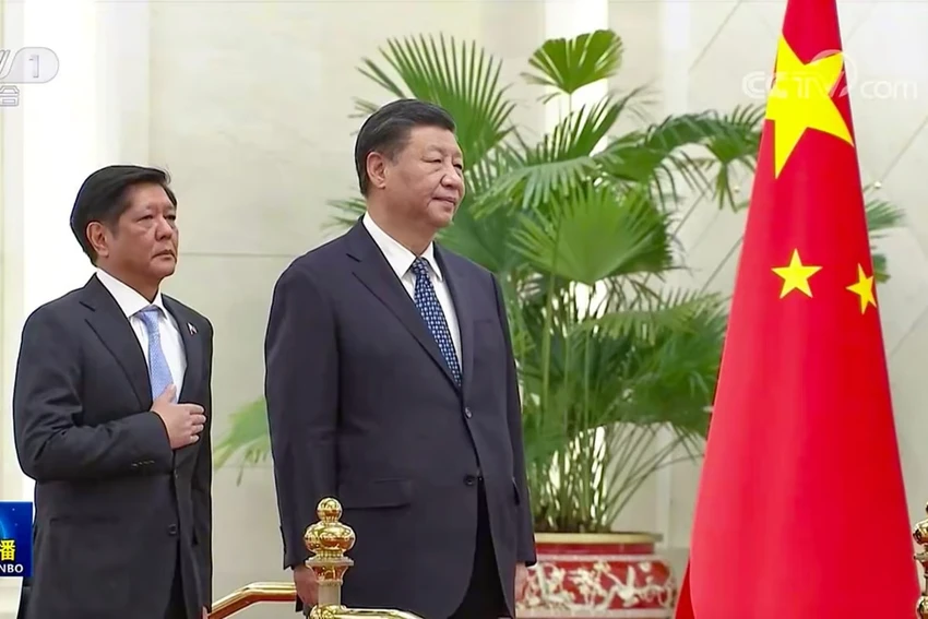 Chủ tịch Trung Quốc Tập Cận Bình (phải) gặp Tổng thống Philippines Ferdinand Marcos tại Bắc Kinh ngày 4-1. Ảnh: CCTV