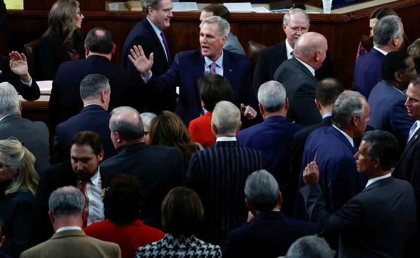 Lãnh đạo phe Cộng hòa tại Hạ viện Mỹ Kevin McCarthy đã nhượng bộ nhiều yêu cầu từ các thành viên phe cực hữu của đảng ông. Ảnh: REUTERS Lãnh đạo phe Cộng hòa tại Hạ viện Mỹ Kevin McCarthy đã nhượng bộ nhiều yêu cầu từ các thành viên phe cực hữu của đảng ông. Ảnh: REUTERS