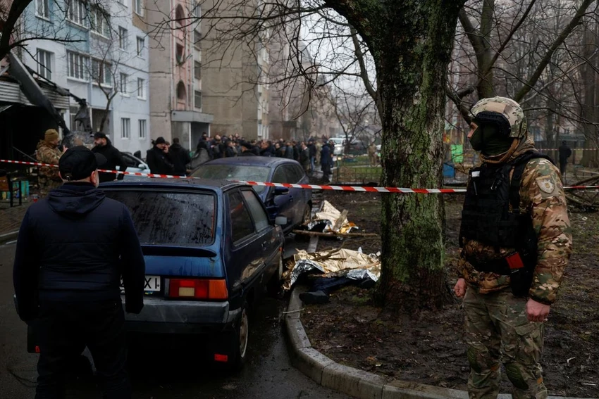 Hiện trường vụ rơi trực thăng ở TP Kiev ngày 18-1. Ảnh: REUTERS Hiện trường vụ rơi trực thăng ở TP Kiev ngày 18-1. Ảnh: REUTERS