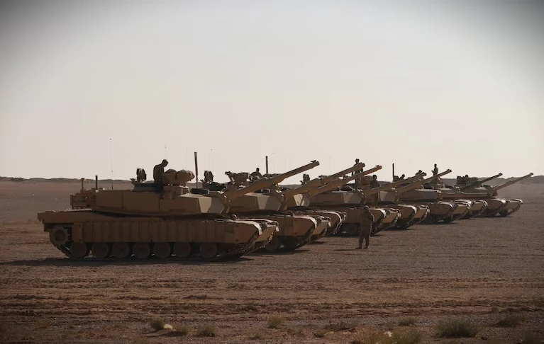 Đội xe tăng M1 Abrams của Mỹ chuẩn bị tham gia cuộc tập trận ở Jordan vào cuối năm 2022. Ảnh: BỘ QUỐC PHÒNG MỸ Đội xe tăng M1 Abrams của Mỹ chuẩn bị tham gia cuộc tập trận ở Jordan vào cuối năm 2022. Ảnh: BỘ QUỐC PHÒNG MỸ
