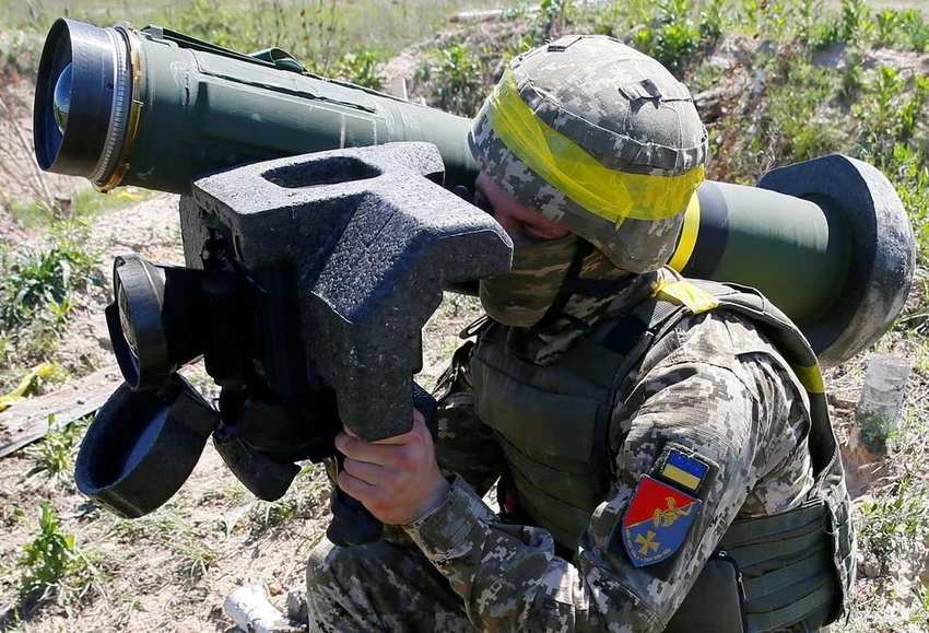 Tên lửa Javelin là một trong những vũ khí được châu Âu đặt mua nhiều nhất trong thời gian gần đây. Ảnh: REUTERS Tên lửa Javelin là một trong những vũ khí được châu Âu đặt mua nhiều nhất trong thời gian gần đây. Ảnh: REUTERS