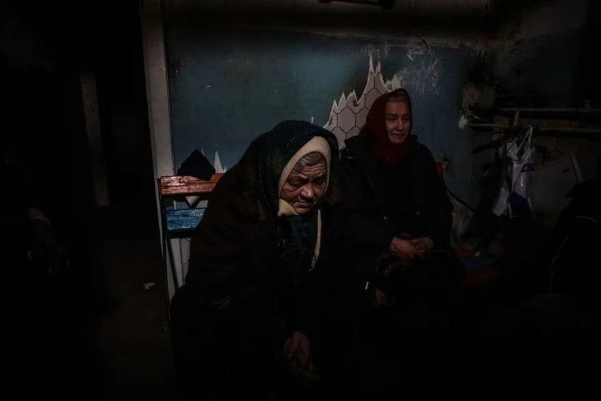Dân thường Ukraine ở trong các hầm trú ấn ở TP Bakhmut. Ảnh: REUTERS Dân thường Ukraine ở trong các hầm trú ấn ở TP Bakhmut. Ảnh: REUTERS