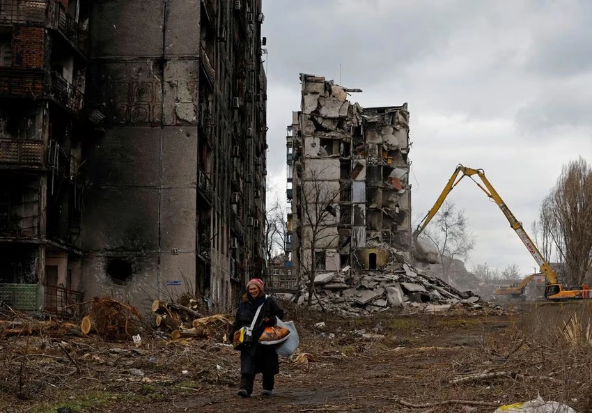 Nhiều tòa nhà ở TP Mariupol (tỉnh Donetsk) đã bị phá hủy hoàn toàn cho pháo kích. Ảnh: REUTERS Nhiều tòa nhà ở TP Mariupol (tỉnh Donetsk) đã bị phá hủy hoàn toàn cho pháo kích. Ảnh: REUTERS