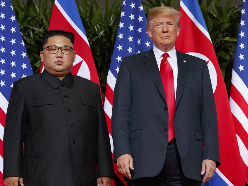 Nhà lãnh đạo Triều Tiên Kim Jong-un (trái) và Cựu Tổng thống Mỹ Donald Trump. Ảnh: THE GUARDIAN Nhà lãnh đạo Triều Tiên Kim Jong-un (trái) và Cựu Tổng thống Mỹ Donald Trump. Ảnh: THE GUARDIAN