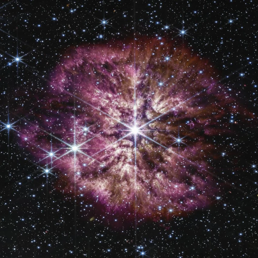 Hình ảnh ngôi sao Wolf-Rayet 124 được chụp bởi kính viễn vọng không gian James Webb của NASA vào tháng 6-2022. Ảnh: AP Hình ảnh ngôi sao Wolf-Rayet 124 được chụp bởi kính viễn vọng không gian James Webb của NASA vào tháng 6-2022. Ảnh: AP