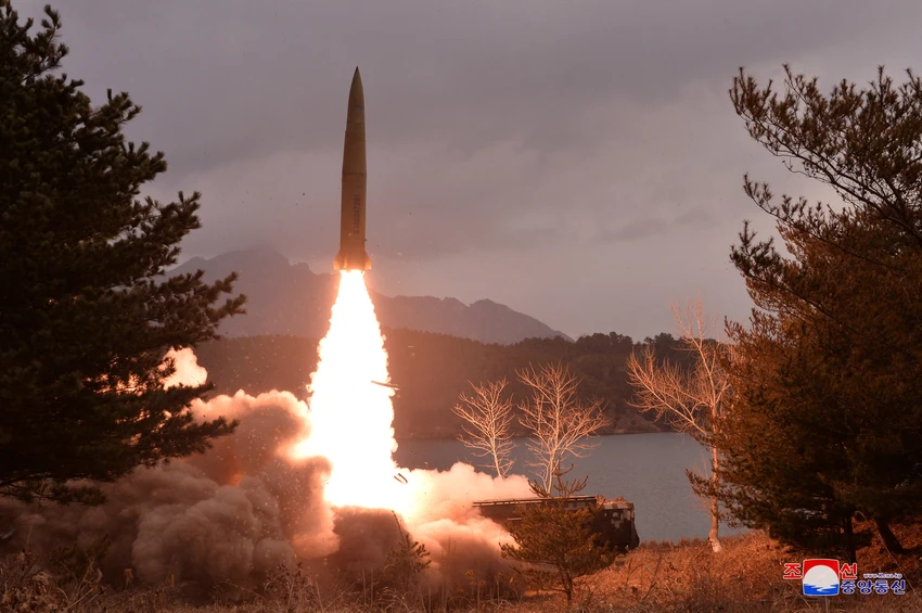 Triều Tiên phóng một tên lửa vào một địa điểm không được tiết lộ. Ảnh: KCNA Triều Tiên phóng một tên lửa vào một địa điểm không được tiết lộ. Ảnh: KCNA
