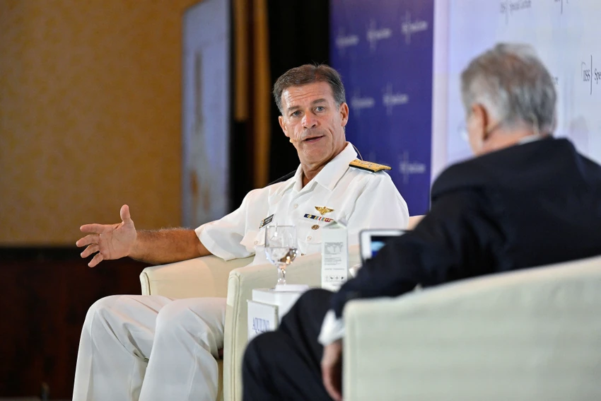 Đô đốc John Aquilino phát biểu tại IISS, Singapore. Ảnh: REUTERS Đô đốc John Aquilino phát biểu tại IISS, Singapore. Ảnh: REUTERS