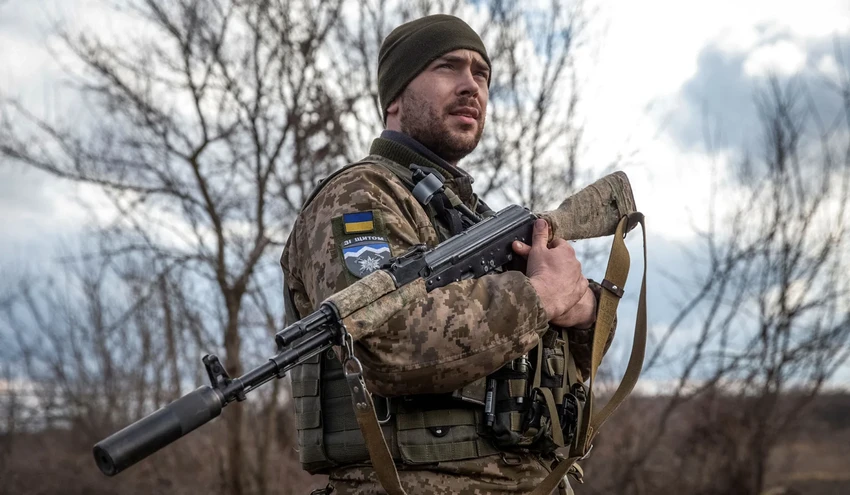 Binh sĩ Ukraine chiến đấu ở tỉnh Donetsk ngày 12-3. Ảnh: REUTERS Binh sĩ Ukraine chiến đấu ở tỉnh Donetsk ngày 12-3. Ảnh: REUTERS