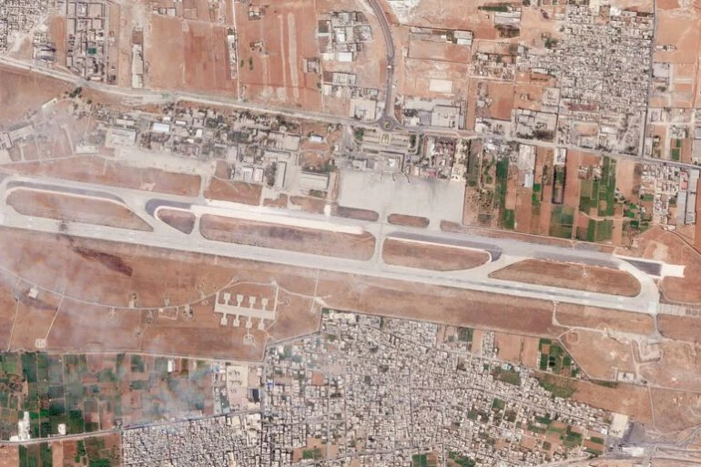 Ảnh vệ tinh cho thấy thiệt hại của sân bay quốc tế Aleppo vào tháng 9-2022 sau cuộc không kích của Israel. Ảnh: AP Ảnh vệ tinh cho thấy thiệt hại của sân bay quốc tế Aleppo vào tháng 9-2022 sau cuộc không kích của Israel. Ảnh: AP