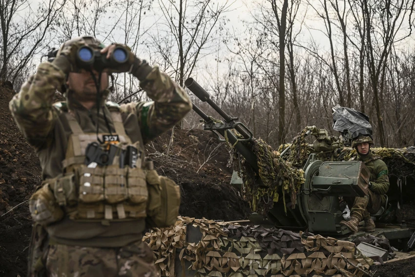 Binh sĩ Ukraine chiến đấu ở tiền tuyến Bakhmut. Ảnh: AFP Binh sĩ Ukraine chiến đấu ở tiền tuyến Bakhmut. Ảnh: AFP