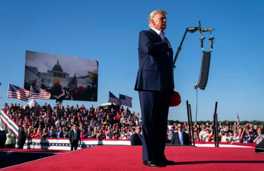 Cựu Tổng thống Mỹ Donald Trump phát biểu trước những người ủng hộ tại Waco. Ảnh: AP