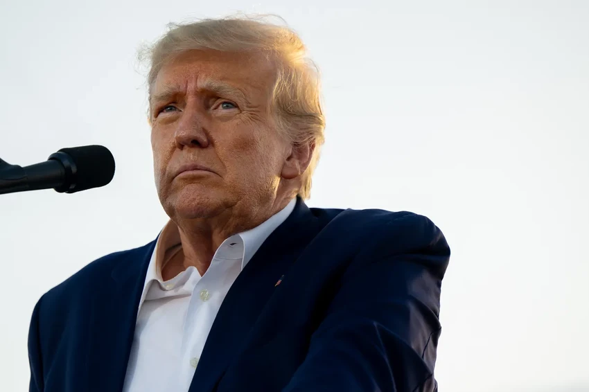 Cựu Tổng thống Mỹ Donald Trump phát biểu trong một cuộc vận động tranh cử tại sân bay Waco (bang Texas) ngày 25-3. Ảnh: GETTY IMAGES