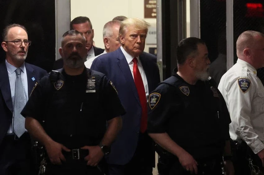 Cựu Tổng thống Mỹ Donald Trump có mặt tại tòa Manhattan ngày 4-4. Ảnh: REUTERS Cựu Tổng thống Mỹ Donald Trump có mặt tại tòa Manhattan ngày 4-4. Ảnh: REUTERS
