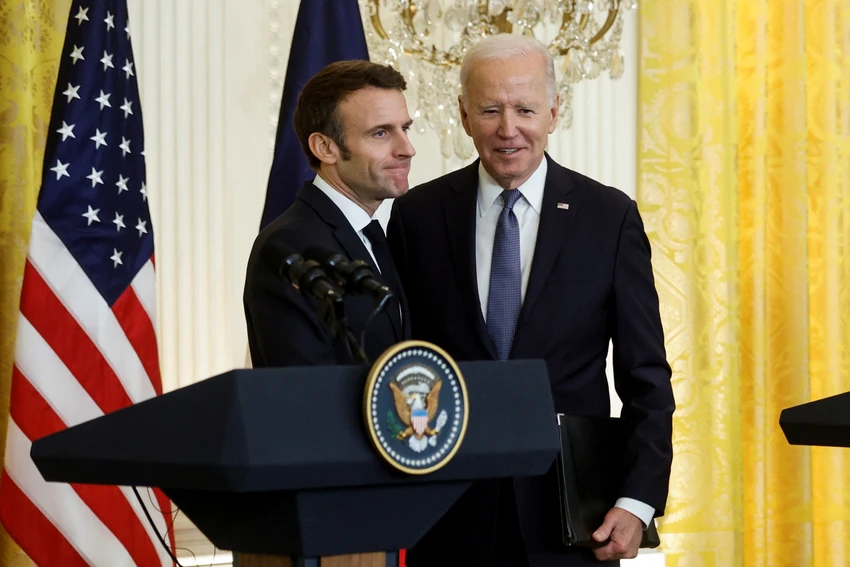 Tổng thống Pháp Emmanuel Macron (trái) cùng Tổng thống Mỹ Joe Biden trong cuộc họp báo chung của họ tại Washington D.C., Mỹ ngày 1-12-2022. Ảnh: REUTERS Tổng thống Pháp Emmanuel Macron (trái) cùng Tổng thống Mỹ Joe Biden trong cuộc họp báo chung của họ tại Washington D.C., Mỹ ngày 1-12-2022. Ảnh: REUTERS