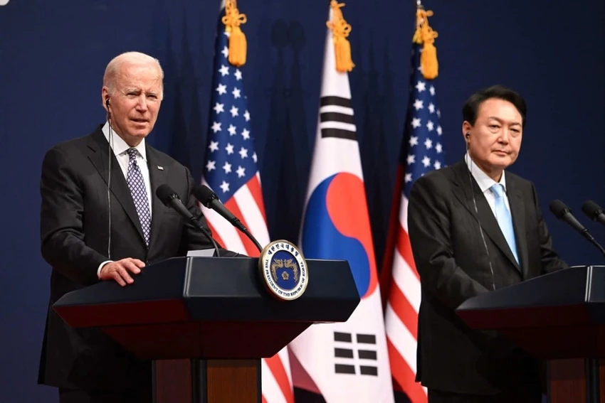 Tổng thống Mỹ Joe Biden (trái) và Tổng thống Hàn Quốc Yoon Suk Yeol trong một cuộc họp báo ở Seoul tháng 5-2022. Ảnh: AFP Biden touts wider regional cooperation in meeting with South Korea's Yoon Suk-yeol, avoids direct mention of China | South China Morning Post