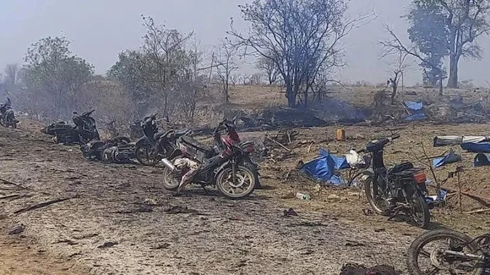 Cuộc không kích đẫm máu nhất từ trước đến nay của quân đội Myanmar ở làng Pazi Gyi vào tuần trước khiến hơn 170 dân làng thiệt mạng. Ảnh: INDIA TODAY Cuộc không kích đẫm máu nhất từ trước đến nay của quân đội Myanmar ở làng Pazi Gyi vào tuần trước khiến hơn 170 dân làng thiệt mạng. Ảnh: INDIA TODAY