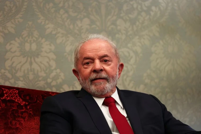 Tổng thống Brazil Luiz Inacio Lula da Silva trong chuyến thăm Bồ Đào Nha ngày 22-4. Ảnh: REUTERS Tổng thống Brazil Luiz Inacio Lula da Silva trong chuyến thăm Bồ Đào Nha ngày 22-4. Ảnh: REUTERS