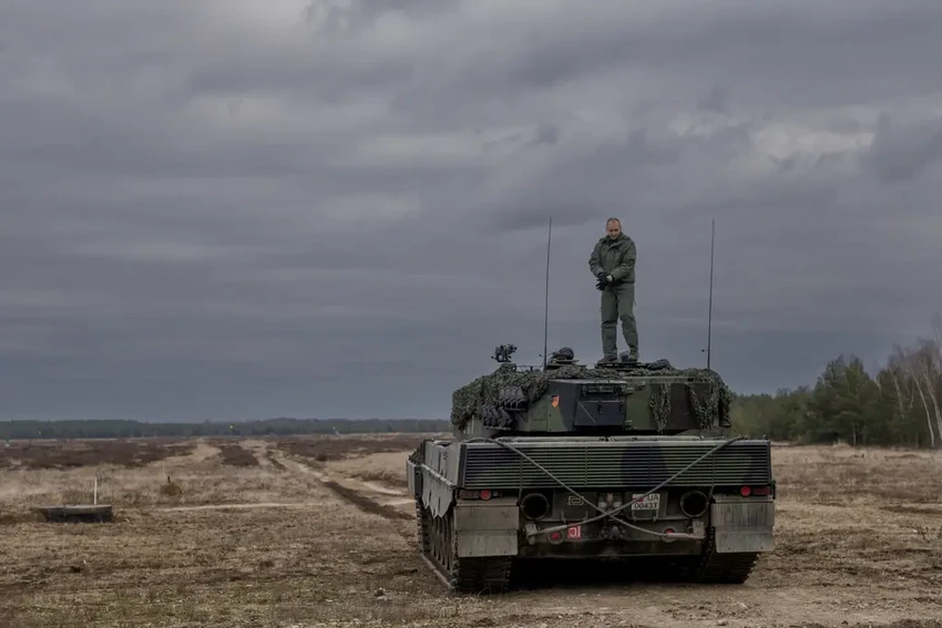 Xe tăng Leopard 2 của Đức trong cuộc tập trận ở Ba Lan hồi tháng 2. Ảnh: THE NEW YORK TIMES Xe tăng Leopard 2 của Đức trong cuộc tập trận ở Ba Lan hồi tháng 2. Ảnh: THE NEW YORK TIMES