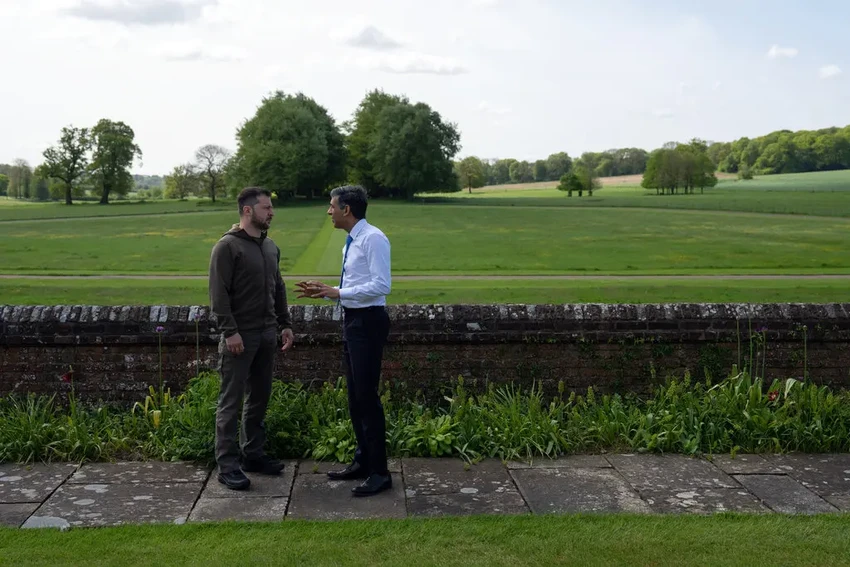 Tổng thống Ukraine Volodymyr Zelensky (trái) và Thủ tướng Anh Rishi Sunak trong cuộc gặp tại London. Ảnh: GETTY IMAGES Tổng thống Ukraine Volodymyr Zelensky (trái) và Thủ tướng Anh Rishi Sunak trong cuộc gặp tại London. Ảnh: GETTY IMAGES