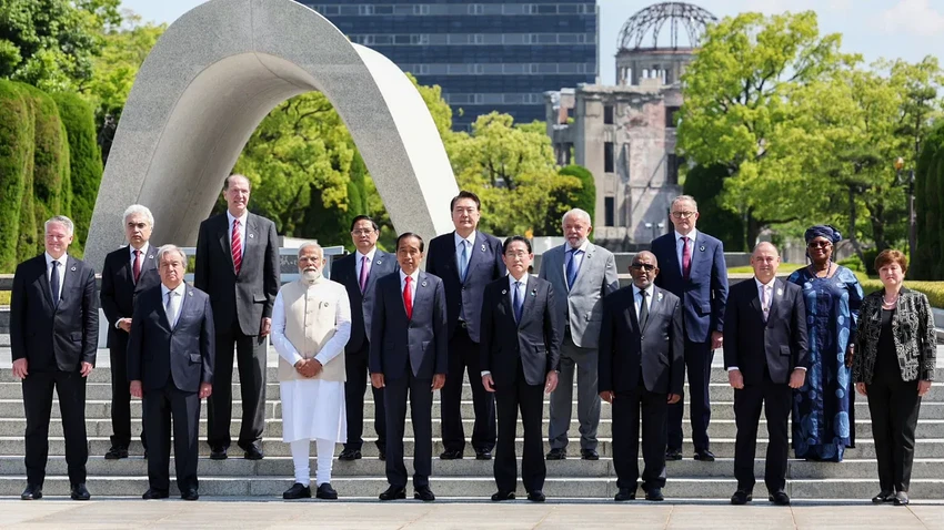 Thủ tướng Ấn Độ Narendra Modi (trong trang phục trắng) cùng các nhà lãnh đạo nhóm 7 nền kinh tế hàng đầu tại hội nghị thượng đỉnh ở Nhật vào tháng 5. Ảnh: ANI Thủ tướng Ấn Độ Narendra Modi (trong trang phục trắng) cùng các nhà lãnh đạo nhóm 7 nền kinh tế hàng đầu tại hội nghị thượng đỉnh ở Nhật vào tháng 5. Ảnh: ANI