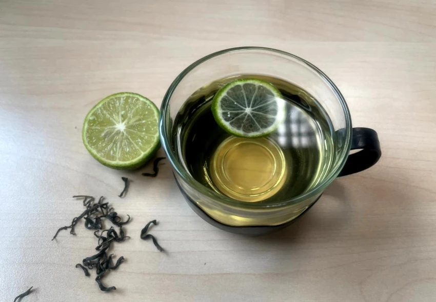 Uống trà xanh có thể làm tăng sự trao đổi chất. Ảnh: NHẬT LINH