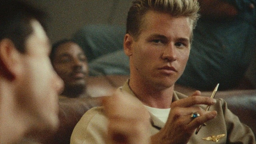 Tom "Iceman" Kazansky (Val Kilmer) sở hữu tên hiệu “người băng”