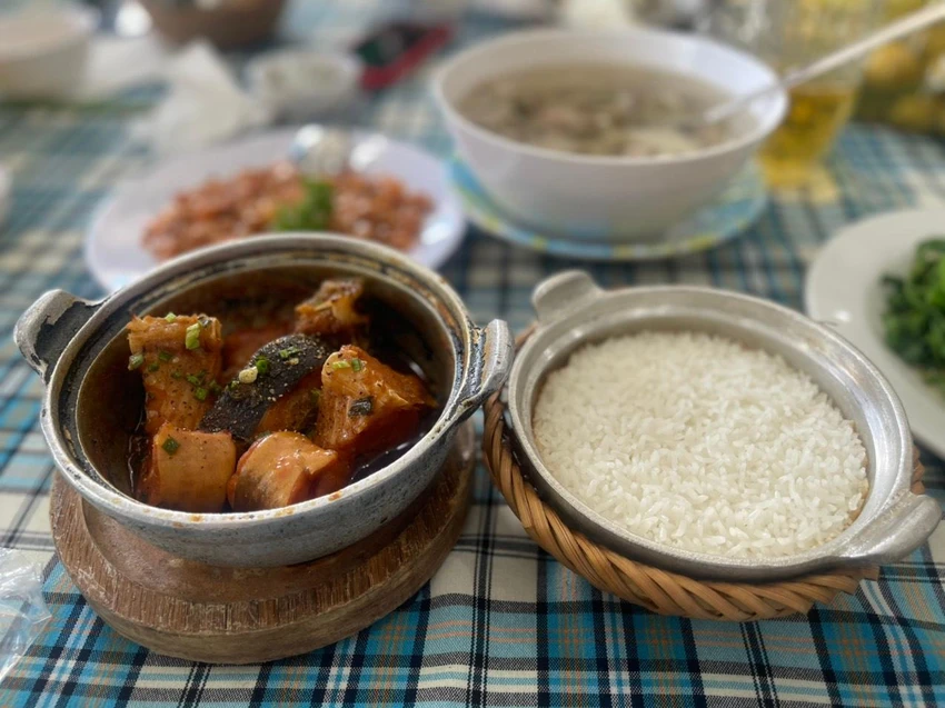 Cơm chứa ít chất béo, dễ tiêu hóa, không chứa gluten và cũng chứa nhiều loại vitamin B. Ảnh: NHẬT LINH