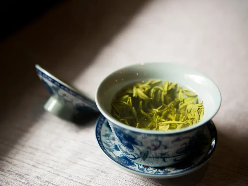 Trà xanh giàu hợp chất chống viêm. Ảnh: Sunphol Sorakul/Getty