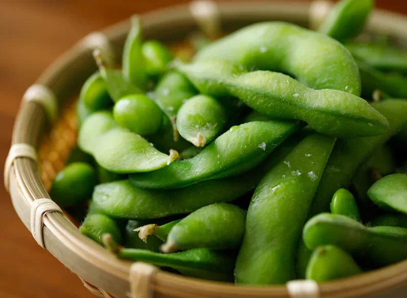 Đậu nành là một món ăn nhẹ tuyệt vời cung cấp lượng protein và chất xơ dồi dào. Ảnh: Shutterstock Đậu nành là một món ăn nhẹ tuyệt vời cung cấp lượng protein và chất xơ dồi dào. Ảnh: Shutterstock