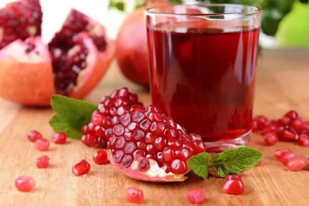 Nước ép lựu giàu chất chống oxy hóa .Ảnh: Shutterstock Nước ép lựu giàu chất chống oxy hóa .Ảnh: Shutterstock