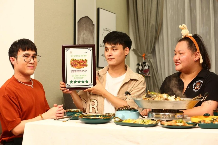 Huỳnh Lập quyết định trao tặng cho nam tiktoker bằng chứng nhận “Đầu bếp 5 sao” Huỳnh Lập quyết định trao tặng cho nam tiktoker bằng chứng nhận “Đầu bếp 5 sao”