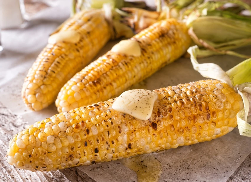 Tiêu thụ dầu bắp mỗi ngày có thể làm giảm mức cholesterol. Ảnh: Shutterstock