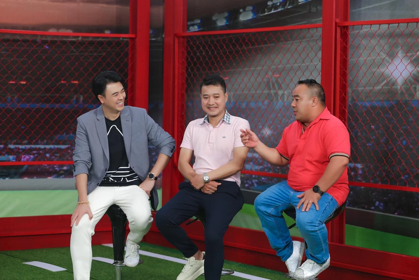 MC Tuấn Tú, HLV Nguyễn Hồng Sơn và Hiếu Hiền. Ảnh: BEE MC Tuấn Tú, HLV Nguyễn Hồng Sơn và Hiếu Hiền. Ảnh: BEE