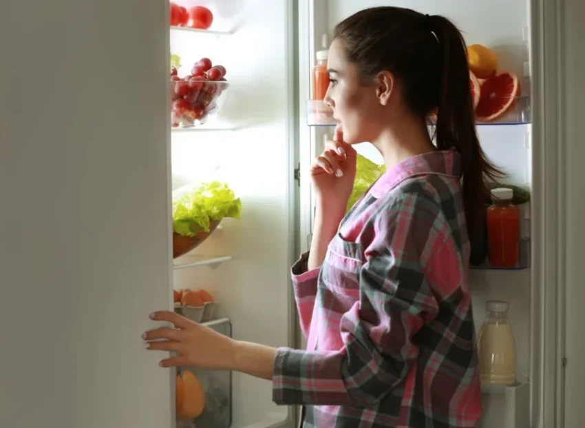 ăn một bữa ăn nhẹ lành mạnh vào buổi tối có thể giúp kiểm soát đường huyết tốt hơn. Ảnh: Shutterstock ăn một bữa ăn nhẹ lành mạnh vào buổi tối có thể giúp kiểm soát đường huyết tốt hơn. Ảnh: Shutterstock