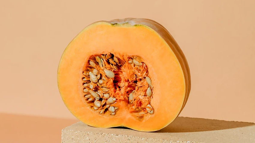 Chất chống oxy hóa beta-carotene, tạo cho bí ngô có màu cam rực rỡ, chịu trách nhiệm cho nhiều lợi ích sức khỏe tiềm năng. Ảnh: Tatjana Zlatkovic/Stocksy Chất chống oxy hóa beta-carotene, tạo cho bí ngô có màu cam rực rỡ, chịu trách nhiệm cho nhiều lợi ích sức khỏe tiềm năng. Ảnh: Tatjana Zlatkovic/Stocksy