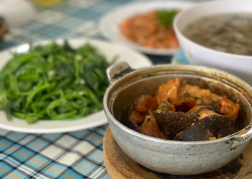 Ăn một chế độ ăn uống cân bằng và lành mạnh có thể giúp tăng tuổi thọ. Ảnh: NHẬT LINH Ăn một chế độ ăn uống cân bằng và lành mạnh có thể giúp tăng tuổi thọ. Ảnh: NHẬT LINH