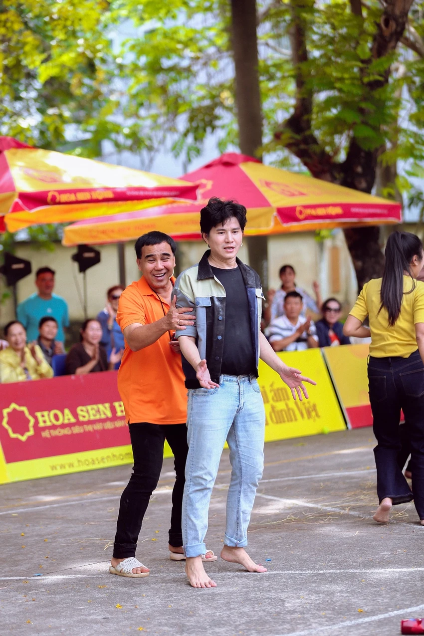 MC Quyền Linh và MC Vũ Mạnh Cường. MC Quyền Linh và MC Vũ Mạnh Cường.