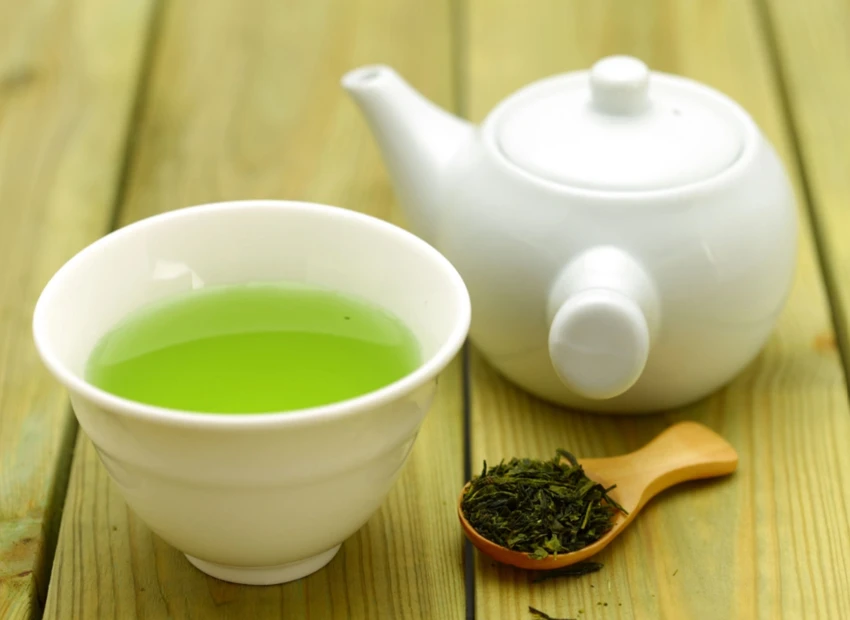 Trà xanh giàu chất chống oxy hóa và có thể giúp làm chậm quá trình lão hóa. Ảnh: Shutterstock Trà xanh giàu chất chống oxy hóa và có thể giúp làm chậm quá trình lão hóa. Ảnh: Shutterstock
