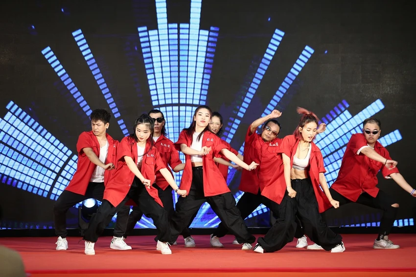 Viết Thành: “Đối đầu với các nhóm nhảy quốc tế không là vấn đề gì so với Việt Nam” Viết Thành: “Đối đầu với các nhóm nhảy quốc tế không là vấn đề gì so với Việt Nam”