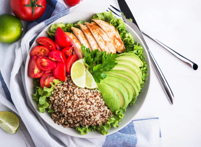 Ăn thực phẩm giàu chất dinh dưỡng có thể giúp duy trì cân nặng và thậm chí là giảm cân. Ảnh: Shutterstock Ăn thực phẩm giàu chất dinh dưỡng có thể giúp duy trì cân nặng và thậm chí là giảm cân. Ảnh: Shutterstock