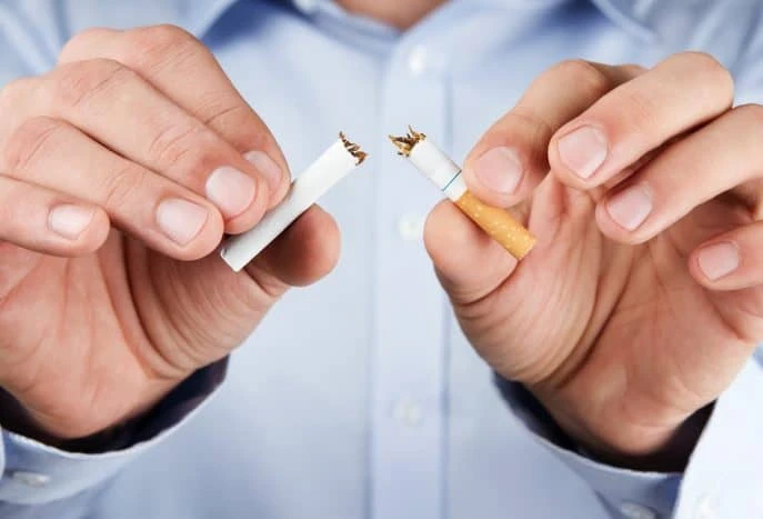 Bỏ thuốc lá là một bước quan trọng để cải thiện sức khỏe răng miệng. Ảnh: iStockphoto Bỏ thuốc lá là một bước quan trọng để cải thiện sức khỏe răng miệng. Ảnh: iStockphoto