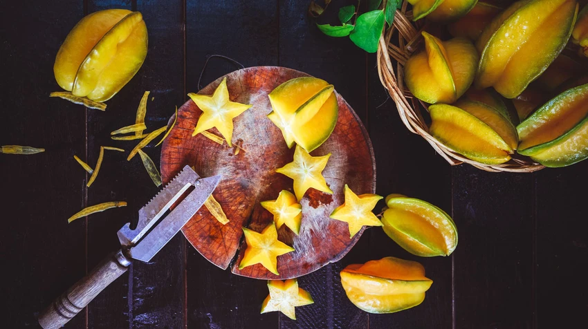 Khế chứa ít calo nhưng nhiều chất xơ và vitamin C. Ảnh: Shutterstock. Khế chứa ít calo nhưng nhiều chất xơ và vitamin C. Ảnh: Shutterstock.