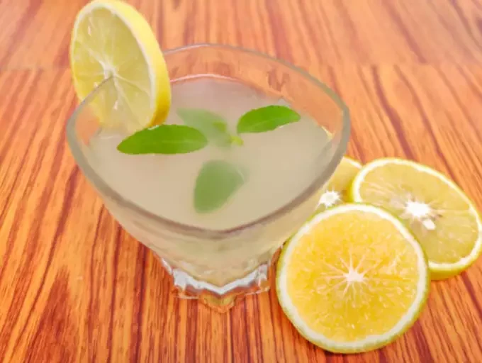 10 lý do nên uống nước chanh ấm vào buổi sáng