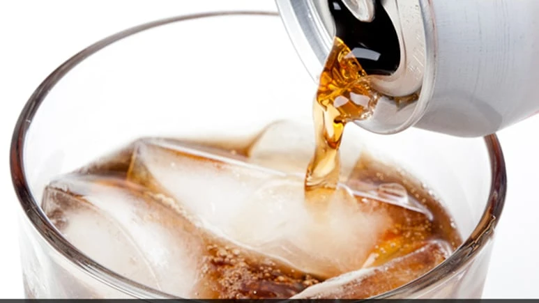 Tác dụng phụ tiềm ẩn của nước ngọt ăn kiêng