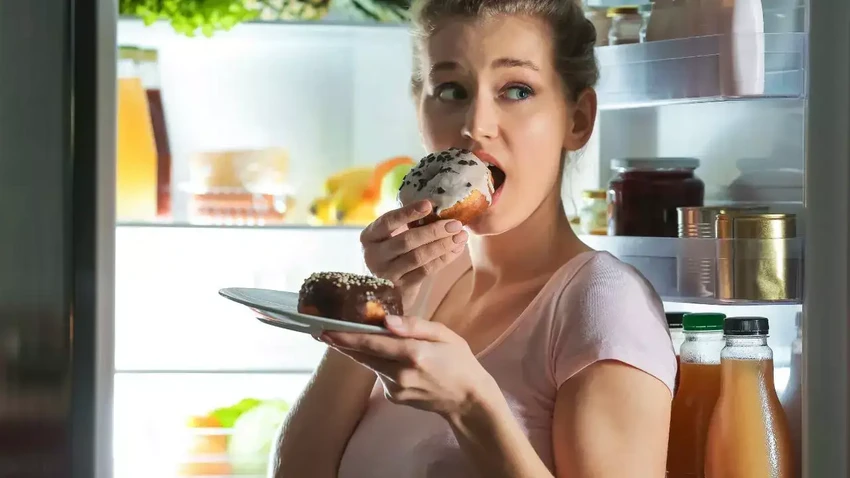 Những thói quen làm tăng cholesterol và cách khắc phục
