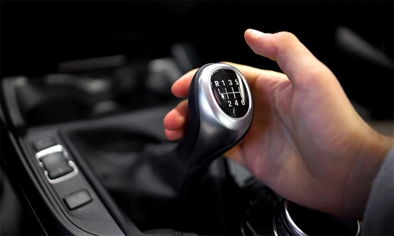 Những thói quen xấu khiến hộp số ô tô nhanh hỏng