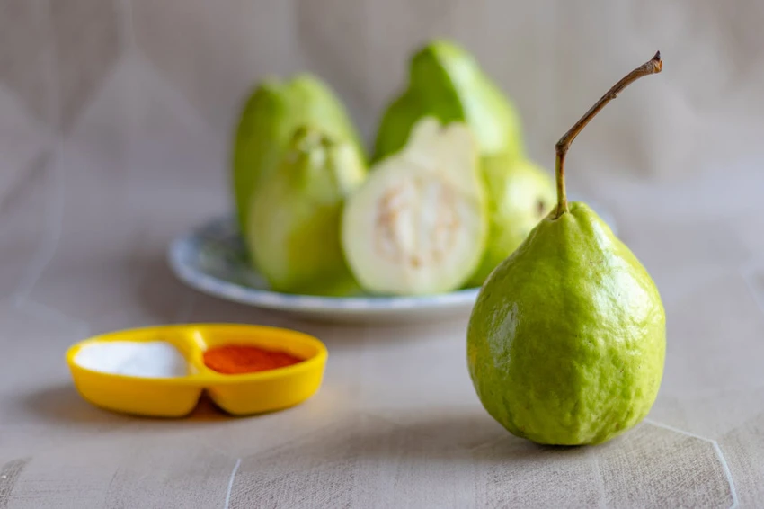 Ổi giàu dinh dưỡng nhưng không phải ai cũng nên ăn