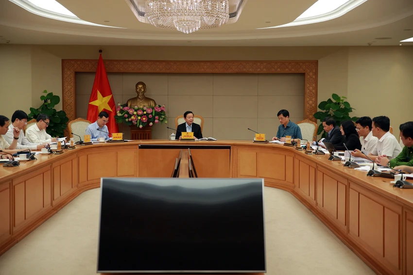 Phó Thủ tướng Trần Hồng Hà chủ trì cuộc họp tháo gỡ khó khăn trong Đề án 06. Ảnh: Cổng TTĐT Chính phủ Phó Thủ tướng Trần Hồng Hà chủ trì cuộc họp tháo gỡ khó khăn trong Đề án 06. Ảnh: Cổng TTĐT Chính phủ