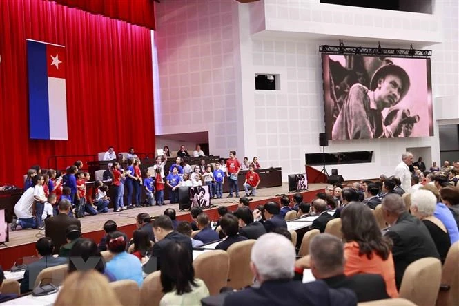 Tiết mục văn nghệ chào mừng đoàn Việt Nam tại phiên họp. Ảnh: TTXVN Tiết mục văn nghệ chào mừng đoàn Việt Nam tại phiên họp